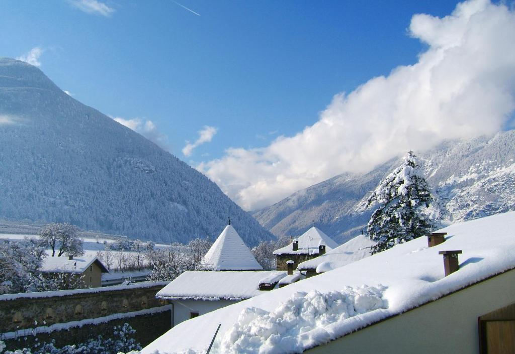 Hotel Gasthof Gruener Baum Glorenza Esterno foto